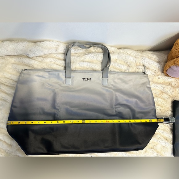 TUMI Gradient Gray and Black Travel Bag - Picture 6 of 15